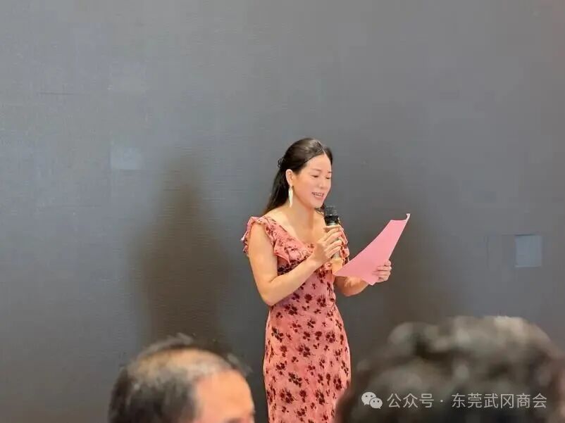 溪桐堂理疗馆负责人柳芳艳致辞